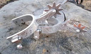 Coppia di speroni western vintage 9 punti rowel inciso design a scorrimento tono argento - Foto 1 di 18