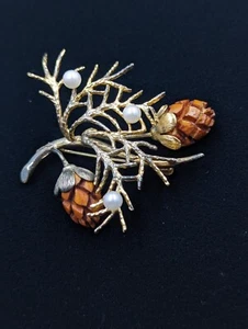 Wells Sterling Vermeil Pine Cone Pearl Brooch Pin 925 Silver E180 - Picture 1 of 9