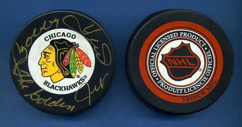 CHICAGO BLACK HAWKS BOBBY HULL Autographed Hockey Puck Cover