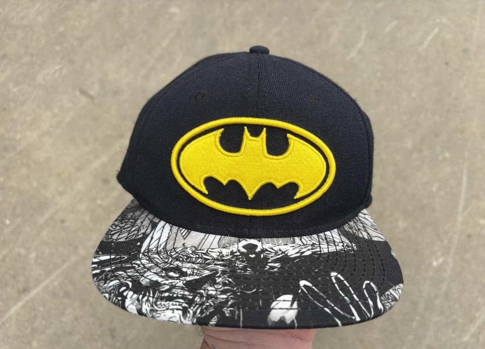 蝙蝠侠帽子平沿DC漫画全印黑色和黄色羊毛 — 第 1/4 张图片