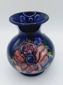 Moorcroft Kobaltblau Blumen Kunstkeramik Vase - Erhöhtes Rohr-gefüttertes Design - Bild 1 von 9