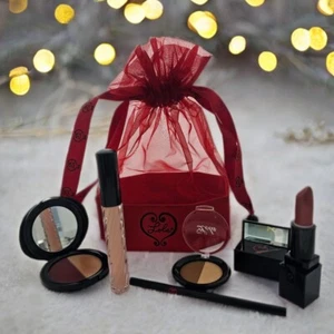 Lola Cosmetics Pamper Gift Make Up Set 5 PCS - Picture 1 of 5