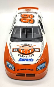 Team Caliber Michael Waltrip 2006 Dodge Charger 1:24 scale NASCAR Diecast - Picture 1 of 9