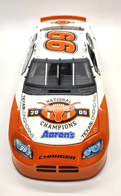 Литая модель NASCAR Team Caliber Michael Waltrip 2006 Dodge Charger масштаб 1:24 - Изображение 1 из 4