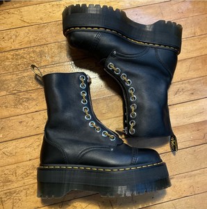 dr martens thorpe size 9