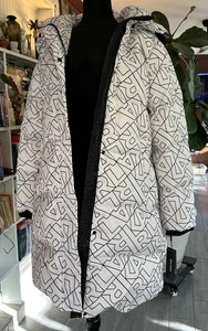 Karl Lagerfeld NWT Paris DOWN PUFFER MED  Faux Fur Hood white print Jacket NEW - Picture 1 of 12