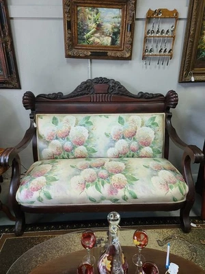 Antiguo juego de salón de 4 piezas con cojín tapizado en madera floral tallada Foto 1 de 4