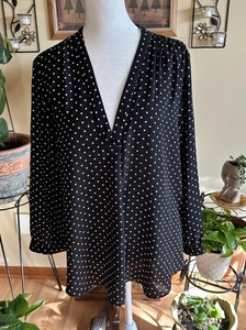 Vince Camuto Damenbluse gepunktet V-Ausschnitt Large reich schwarz - Bild 1 von 13