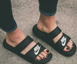 arla glison flip flop