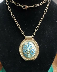 20 Nd Vtg Large Brass Pendant Blue Floral Design 32" Brass Chain Cameo Style - Picture 1 of 4