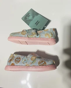 Tom's toddler 6 Baby Blue Glitter Christmas Sugar Cookies shoes New - Picture 1 of 1