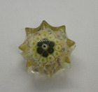 Vintage Strathearn Millefiori Mały przycisk do papieru w kształcie gwiazdy w kształcie żółtego szkła.