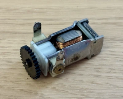 JOUEF Champagnole moteur 3 pôles avec pignon pour TGV PSE - HO 1/87 - Photo 1/2