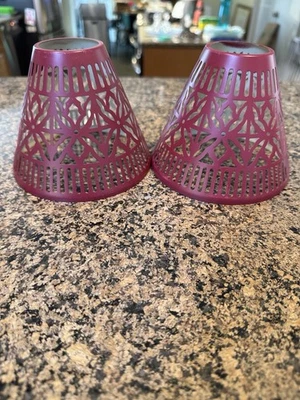 一对红色金属镂空蜡烛 5 英寸适用于蜡锥形烛台 — 第 1/4 张图片