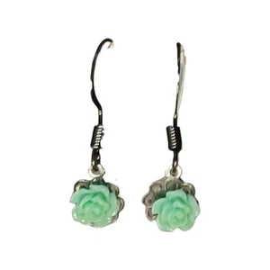 NUOVI orecchini a goccia in casa/fatti a mano verde pastello rosa con metallo nero (più corti) - Foto 1 di 2