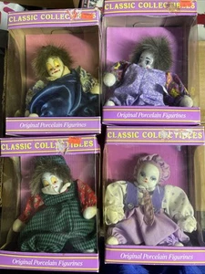 4x SAMMLERSTÜCKE 7" PORZELLAN CLOWN FIGUREN NEU IM KARTON Vintage Handarbeit 80er Retro - Bild 1 von 3
