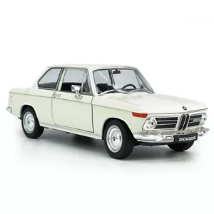 Modellino auto d'epoca 1:24 BMW 2002 Ti pressofuso auto giocattolo per ragazzi collezione bianco - Foto 1 di 15