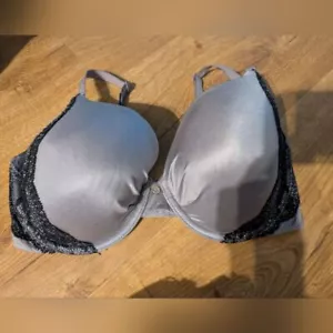 Victorias Secret Padded Push Up Underwire Bra - Picture 1 of 3