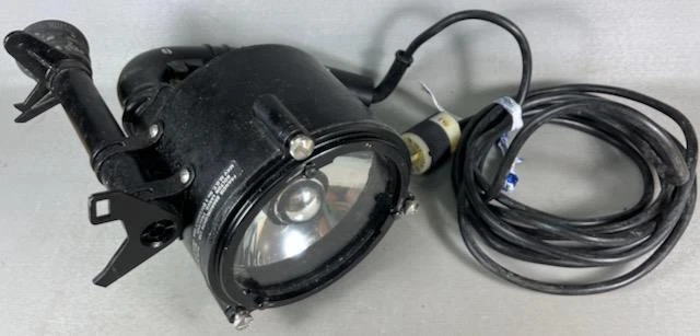 Linterna de señalización manual vintage años 70 FRANCIS con obturador con estuche de madera Foto 1 de 1