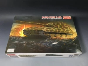 Amusing Hobby 35A017 1/35 German Jagdpanzer E-100 - Picture 1 of 4