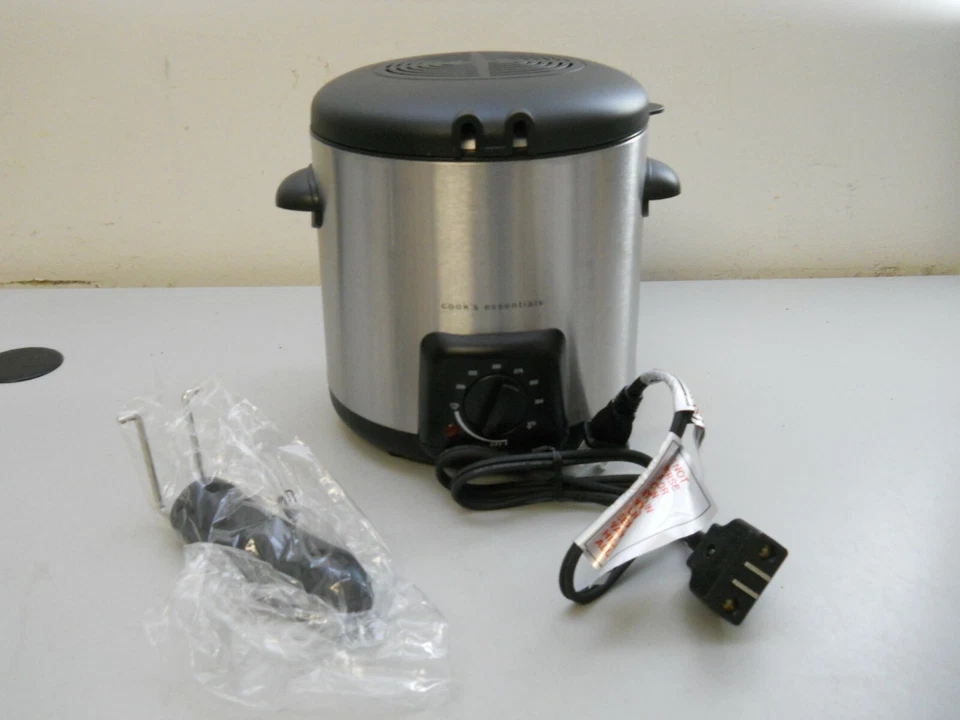 Cooks Essentials Deep Fryer 1 Quart #99340 Black Stainless Steel RV Camping - Image 1 of 4
