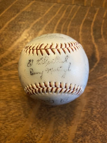 1976 PITTSBURGH PIRATES SOUVENIR FACSIMILE SIGNED BASEBALL Cover