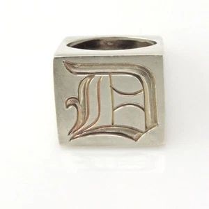 Anillo inicial personalizado con monograma gótico grabado en plata esterlina - Imagen 1 de 3