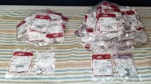 NUEVO LOTE de 188 ACC Conducto Eléctrico Knock Out Sello 1/2" 3/4" 96071 96072 - Imagen 1 de 8