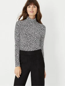 Nuevo con etiquetas Top Ann Taylor Estampado Leopardo Cuello Alto Talla XS Invierno Blanco 777 - Imagen 1 de 3