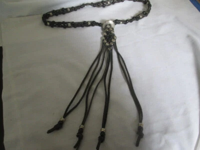 Corbata Bolo con cuentas de cuero negro única rara con cuentas negras y plateadas Foto 1 de 4