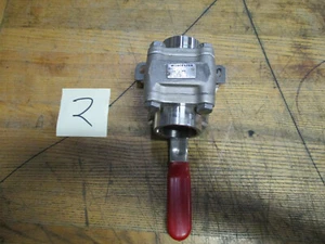 Worcester-Flowserve Ball Valve (Series 59) 3-Piece, Full Port 1-1/2" NPT - Picture 1 of 3