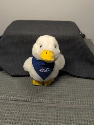 Aflac 毛绒鸭子会说话小号 6 英寸白色带蓝色围巾癌症中心 - 可用! — 第 1/4 张图片