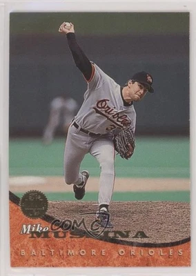 1994 Leaf Mike Mussina #105 HOF - Image 1 of 2