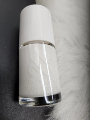 Esmalte de uñas Olive & June de larga duración blanco HD Foto 1 de 4