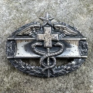 ORIGINAL WWII WW2 US Army Combat Medic Sterling Pin-Back 2nd Award Badge Scarce - Picture 1 of 2