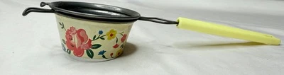 Colador de pantalla vintage EKCO EE. UU. floral cocina antigua de 2 3/4" de 9" de largo con perchas para olla Foto 1 de 4