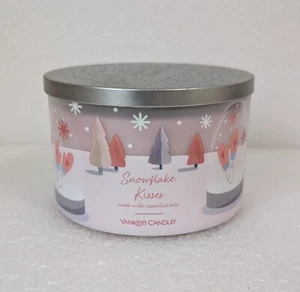 Yankee Candle Snowflake Kisses 3 Wick 18oz - Picture 1 of 5