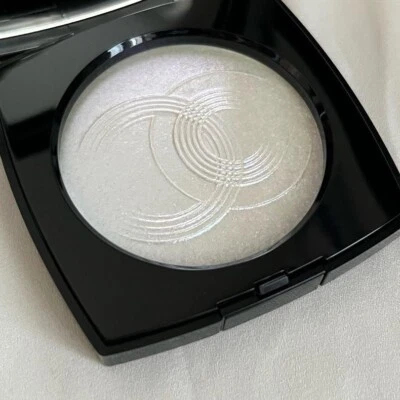CHANEL Lumiere De L'Ocean Illuminating Powder Highlighter - Spring 2024 - Image 1 of 4