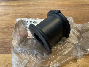 Daihatsu Fourtrak NEW GENUINE front anti roll bar bush 4881587602 2J7 - Picture 1 of 4