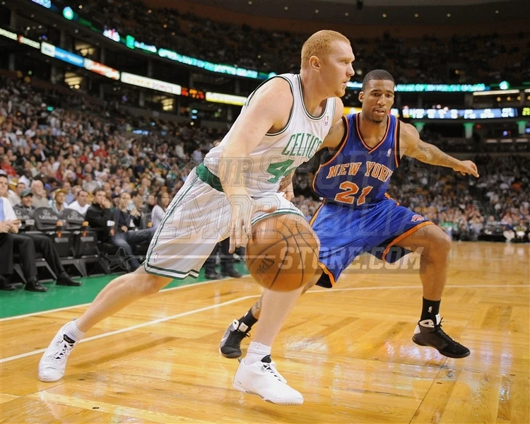 Brian Scalabrine Boston Celtics baseline drive hoop   8x10 11x14 16x20 photo 717 - Image 1 of 1