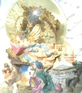 MUSIKALISCHE SCHNEEKUGEL KRIPPE DREHSOCKEL STILLE NACHT KUNSTHARZ GLASKUGEL # 5789 - Bild 1 von 11