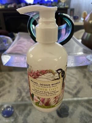 Michel Design Works 手部及身体乳液 8 盎司。 Summer Days乳木果油柑橘 — 第 1/4 张图片