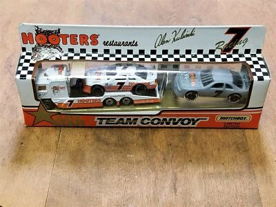 1990-93 Matchbox Super Star Team Convoys 1:64 #7 Alan Kulwicki/Hooters 1993 - Image 1 of 4