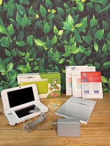 Consola Nintendo 3DS XL Yoshi Verde Lima Edición Limitada Caja Completa En Caja Original - Imagen 1 de 22