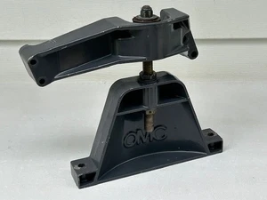OMC Cobra 2.5L 3.0L Sterndrive Front Motor Mount Bracket 3854251 3852586 NICE - Picture 1 of 4