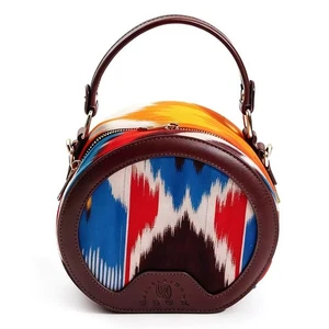 KUZNEY -- Atlas Seidenhandtasche ovale Umhängetasche Handarbeit - Bild 1 von 13