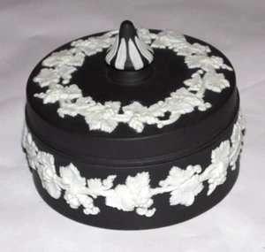 WEDGWOOD JASPERWARE OLYMPUS JAR BLACK BASALT LIDDED TRINKET BOX NEOCLASSICAL.** - Picture 1 of 5