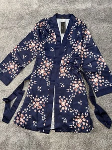 Morgan Lane Women’s Navy Floral Pocketed Satin Robe Kimono S/M NWT FabFitFun - Picture 1 of 7
