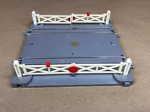 Triang R170 00 OO HO Gauge Model Railway BR Electrically Operated Level Crossing - Picture 1 of 13