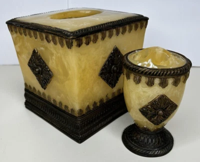 Wamsutta vintage? Caja de pañuelos de plástico MCM Golden Pearl y soporte para cepillo de dientes usado Foto 1 de 4